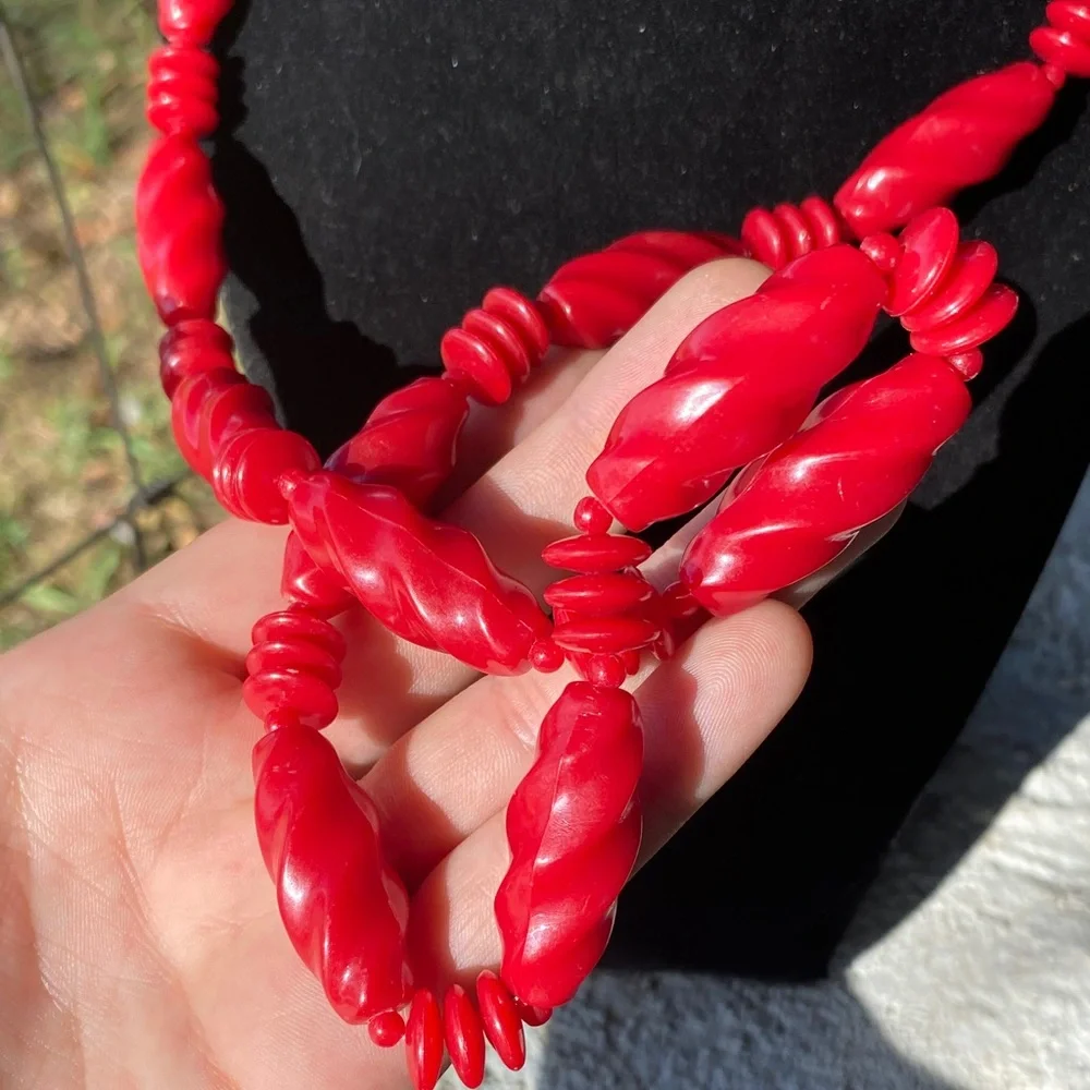 Vintage Red Beaded Necklace - Picture 2 of 4